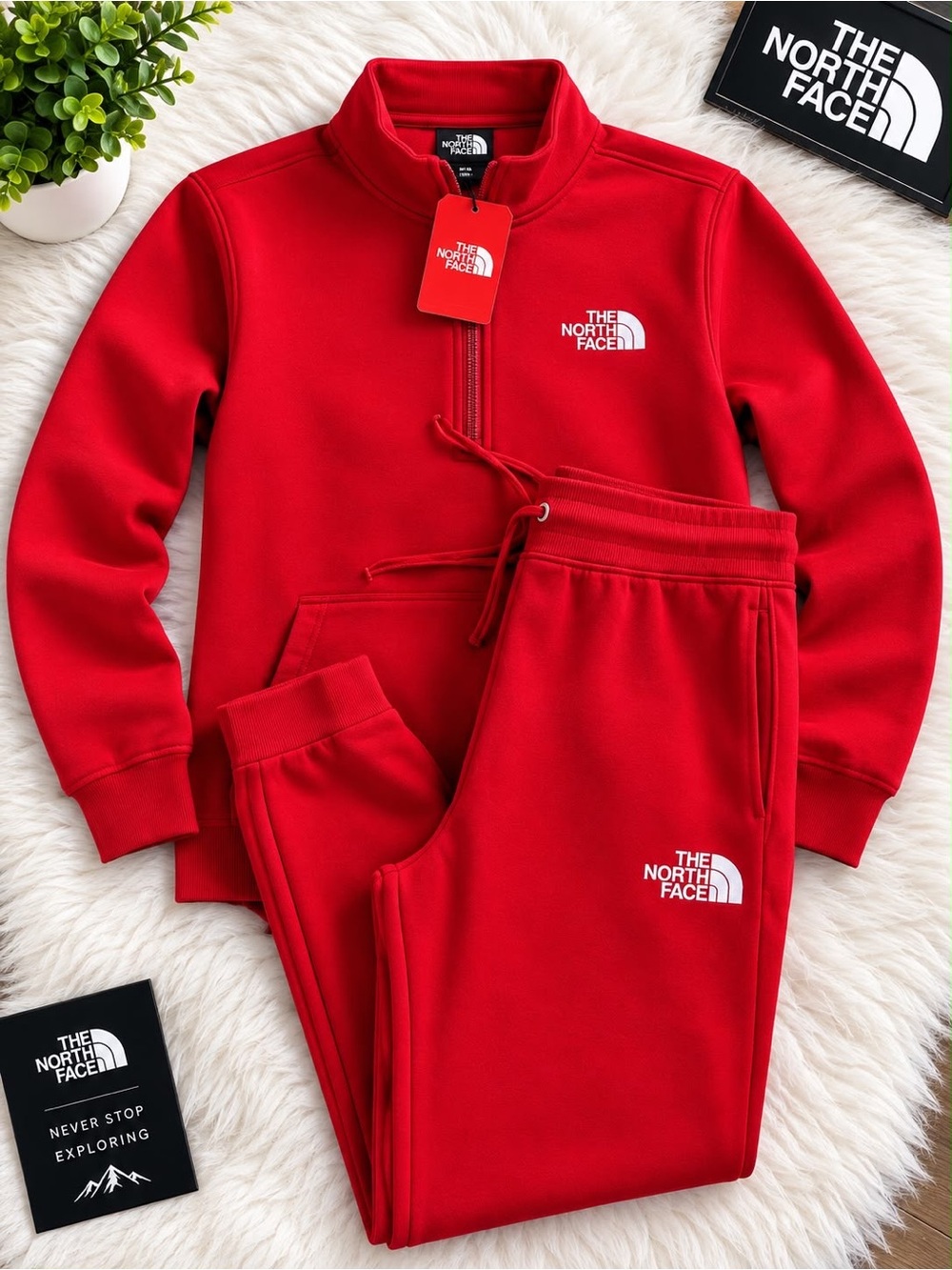 The North Face MenRed Fleece Jogger Set - Logo Pullover & Pants